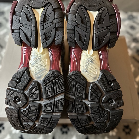 Brand new Balenciaga 4 color runners - Picture 7 of 8